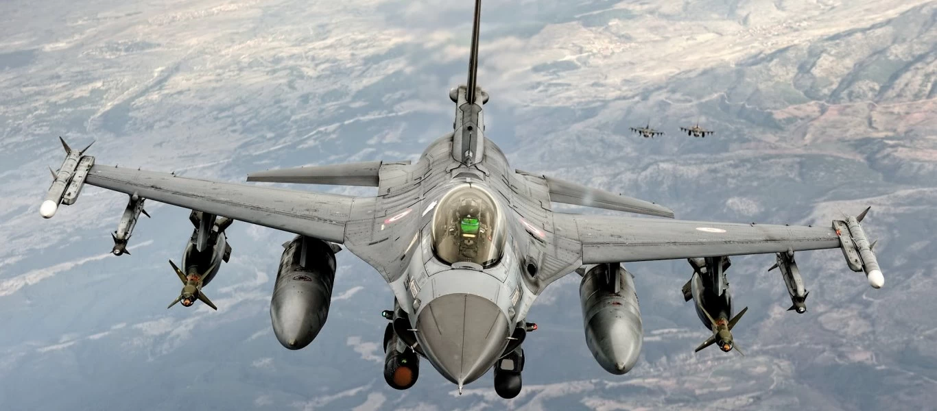 Η ΠΑ ψάχνει αεροδρόμια για παράνομους μετανάστες και η ΤΗΚ παραλαμβάνει βόμβες λέιζερ για να τα... βομβαρδίσει